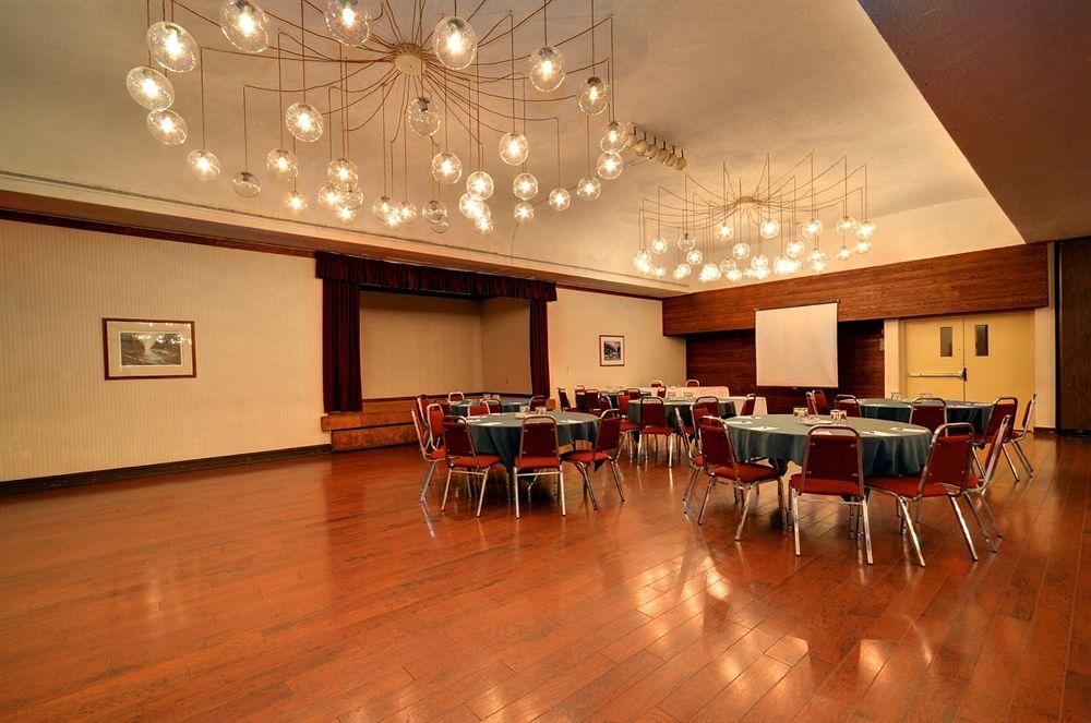 Ramada By Wyndham Pinewood Park Resort Норт Бей Екстериор снимка