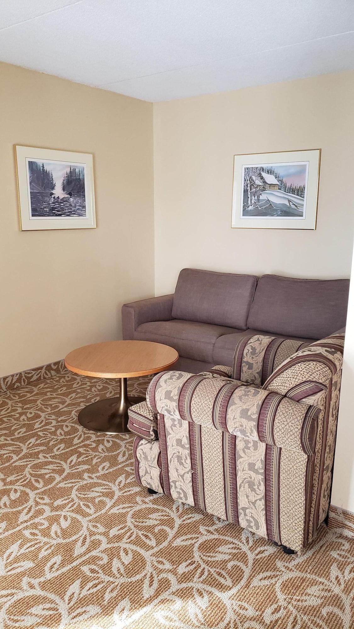 Ramada By Wyndham Pinewood Park Resort Норт Бей Екстериор снимка