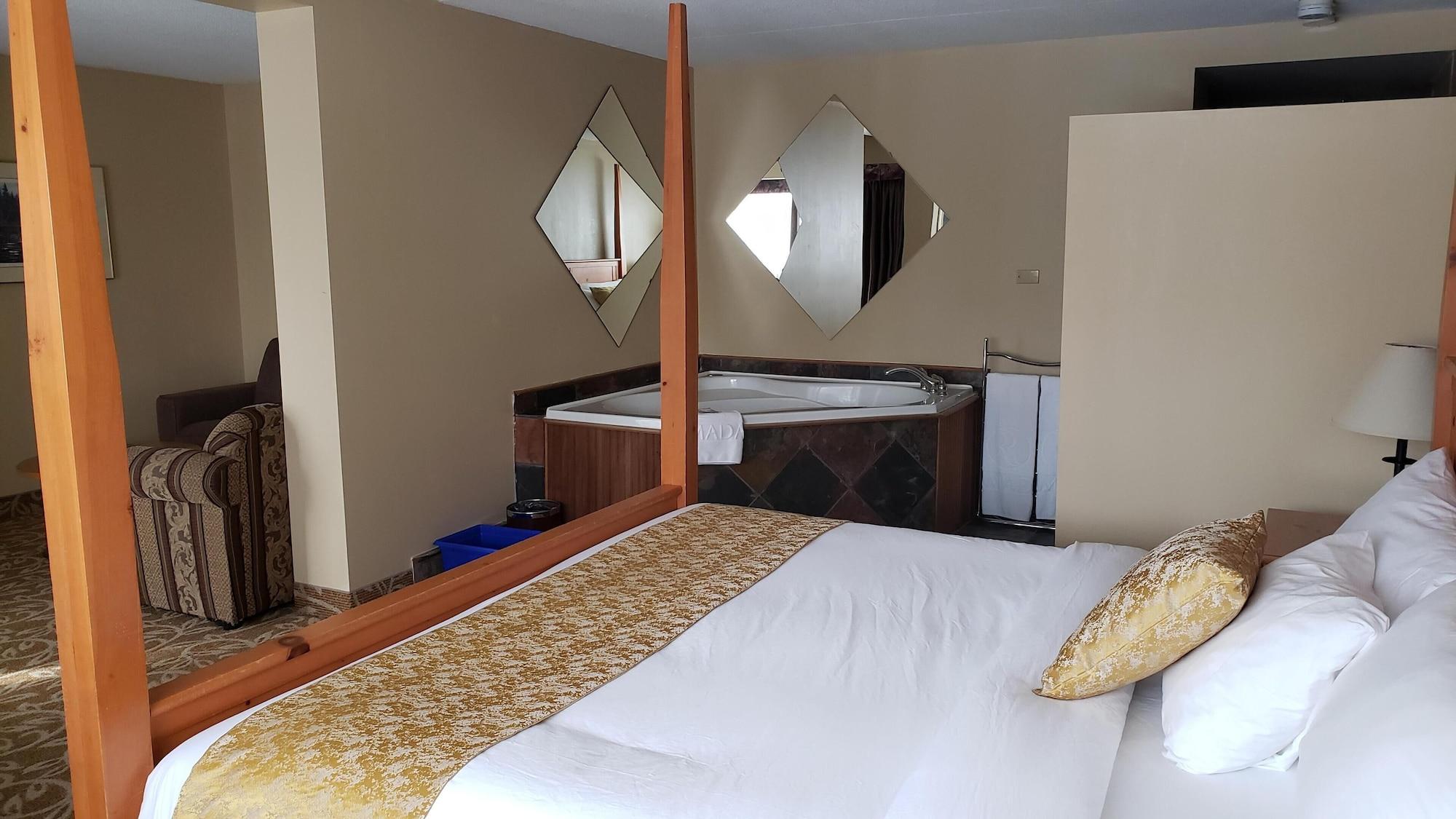 Ramada By Wyndham Pinewood Park Resort Норт Бей Екстериор снимка