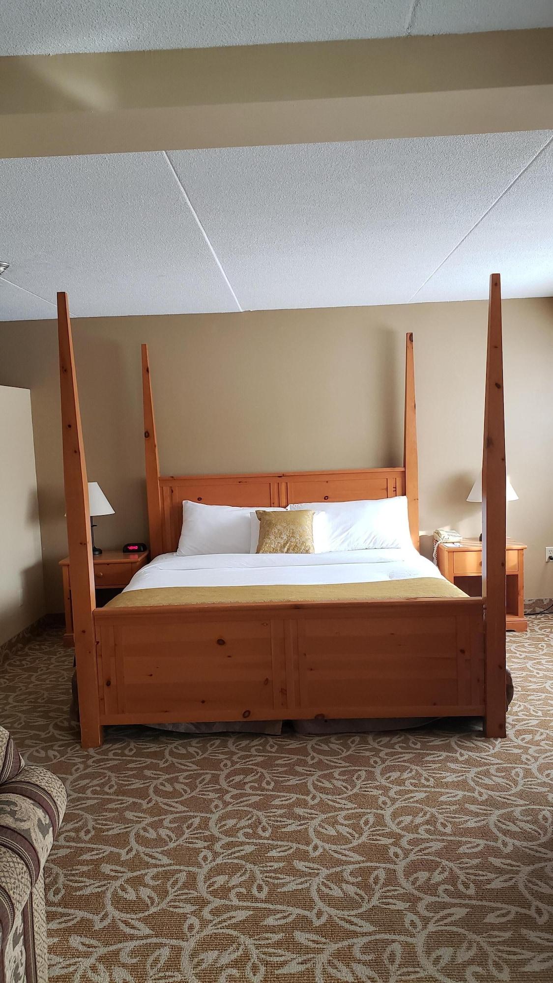 Ramada By Wyndham Pinewood Park Resort Норт Бей Екстериор снимка