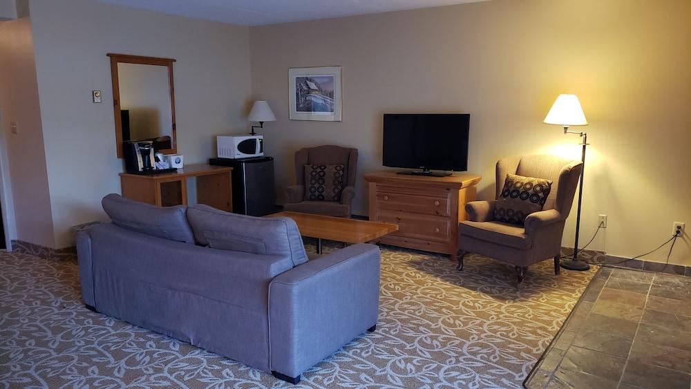 Ramada By Wyndham Pinewood Park Resort Норт Бей Екстериор снимка