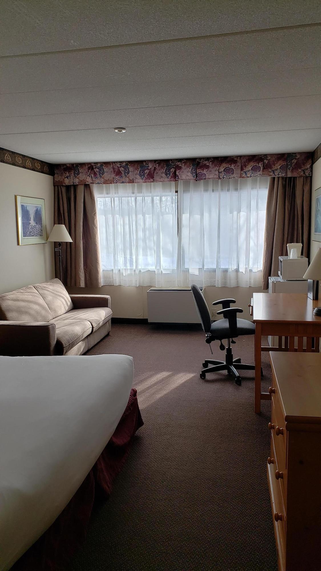 Ramada By Wyndham Pinewood Park Resort Норт Бей Екстериор снимка