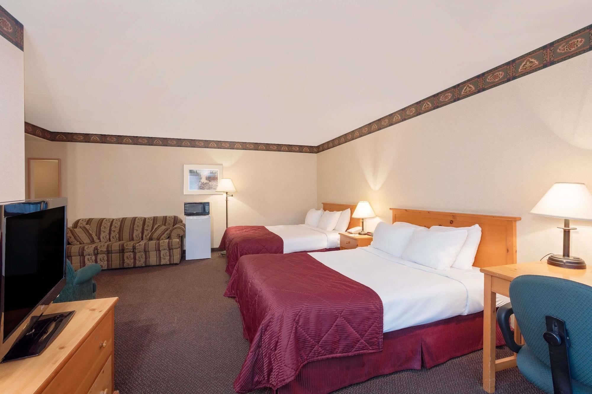 Ramada By Wyndham Pinewood Park Resort Норт Бей Екстериор снимка