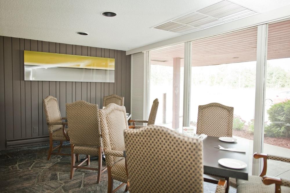 Ramada By Wyndham Pinewood Park Resort Норт Бей Екстериор снимка