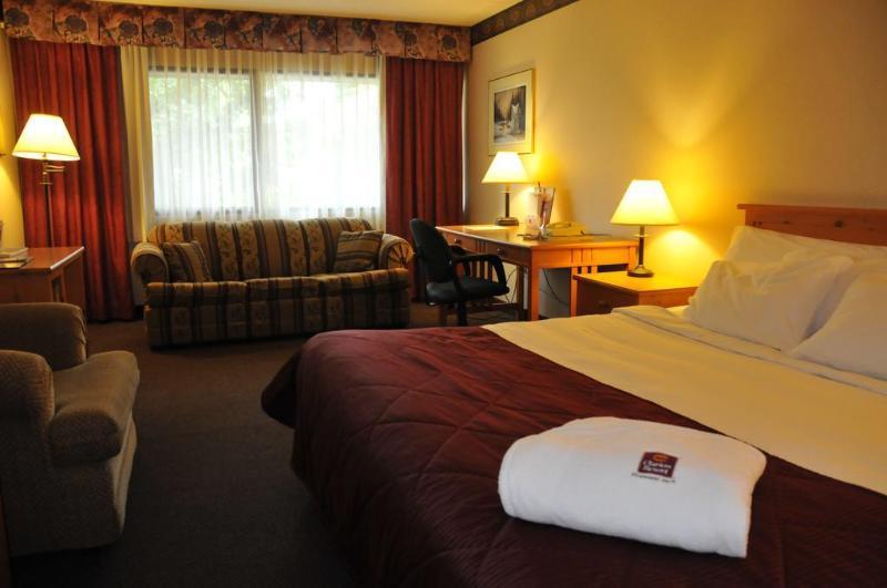 Ramada By Wyndham Pinewood Park Resort Норт Бей Екстериор снимка