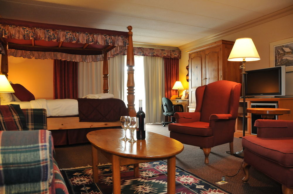 Ramada By Wyndham Pinewood Park Resort Норт Бей Екстериор снимка