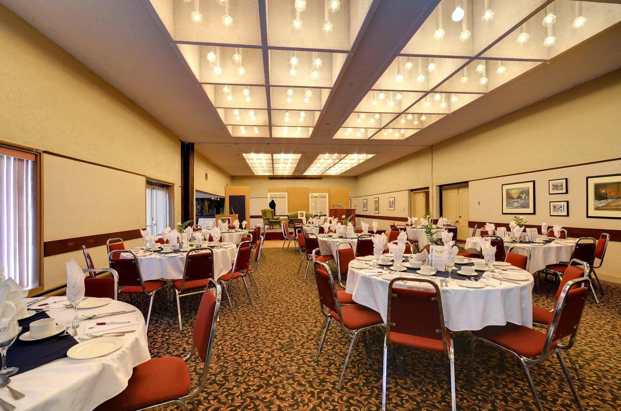 Ramada By Wyndham Pinewood Park Resort Норт Бей Екстериор снимка