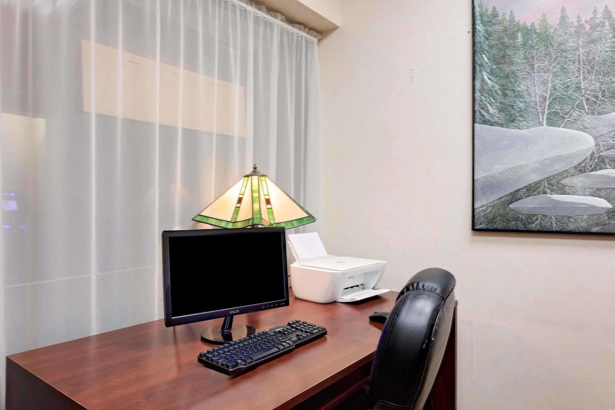 Ramada By Wyndham Pinewood Park Resort Норт Бей Екстериор снимка
