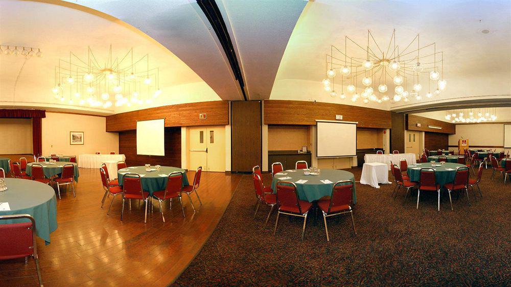 Ramada By Wyndham Pinewood Park Resort Норт Бей Екстериор снимка