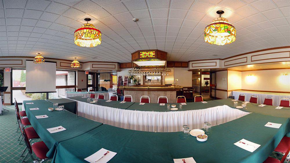 Ramada By Wyndham Pinewood Park Resort Норт Бей Екстериор снимка